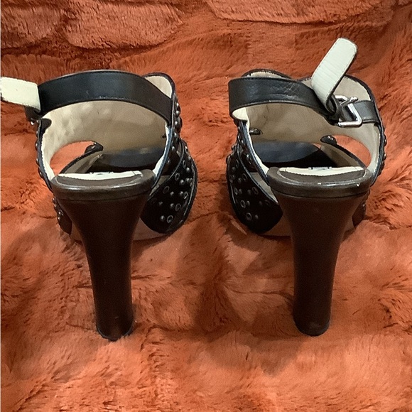 Prada - Picture 2 of 3